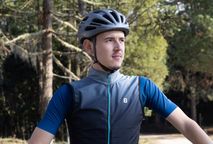 Além da Estética: Os Benefícios Funcionais do Colete Corta Vento para Ciclistas