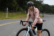 Jaquetas Corta-Vento Femininas: estilo e proteção para ciclistas​