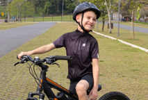 Jersey Infantil Pixel: Conforto e Estilo para os Pequenos Ciclistas