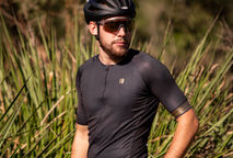 Elegância Definitiva: A Camisa Oro Negro Para Atletas com Estilo Inigualável