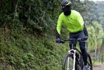 Domine o Vento: As melhores jaquetas corta-vento para ciclistas.