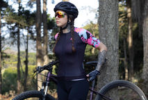 Explorando o Conforto e o Desempenho: A Importância da Escolha Certa na Camisa de Ciclismo