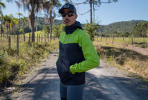 Blusa impermeável: como escolher uma peça leve, funcional e boa para pedalar