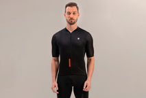 Jersey Supreme Preta: O Supremo em Conforto e Estilo