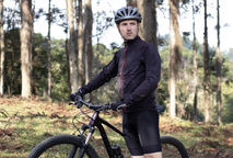 Conquistando a Estrada: O Poder da Jaqueta Corta-Vento de Ciclismo