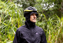 Roupa impermeável para esporte: o que realmente protege da chuva?