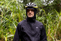 Jaqueta Impermeável Accorto Preta: Seu Aliado Contra o Clima na Estrada