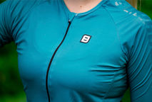 Tipos de zíper em jerseys de ciclismo: qual a importância do zíper inteligente?