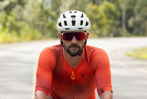 Jersey ciclismo masculino: guia para escolher manga curta, manga longa e tecido certo