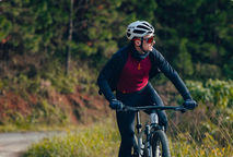Look completo para ciclismo masculino: peças essenciais para pedalar melhor