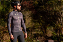 Jersey Manga Longa Grid: Proteção e Conforto para Pedaladas em Dias Frios