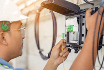 Fibra Óptica ou Cabo Coaxial: qual escolher para conexão rápida e estável?