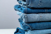 Como dobrar calça jeans: guia completo e prático para organizar sem complicação