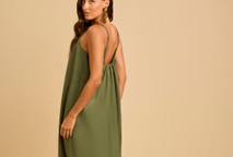 Vestido verde combina com que cor de sapato e bolsa?