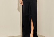 Como guardar vestido longo no cabide: Elegância e conservação em cada detalhe