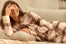 Pijama americano: o estilo que conquistou todas as idades e virou parte do ritual de autocuidado