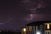 Dispositivos contra surto: saiba como proteger seus equipamentos