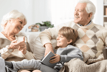 Veja como dar mais conforto e manter a casa segura para idosos