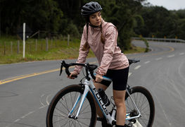 Corta vento ciclismo: 7 detalhes que importam (bolso pocket, zíper, gola)
