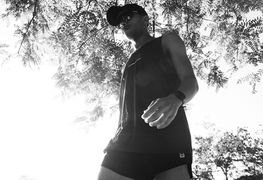 Regata masculina de corrida: como avaliar ventilação e caimento?