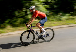 Jersey de ciclismo masculino: tecnologia, ajuste e conforto na estrada