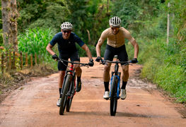 Treinamento de força para ciclistas: 5 exercícios essenciais para melhorar a potência no pedal