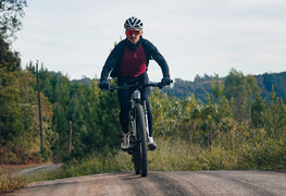 Calça de ciclismo masculina: quando comprar para treinos em dias frios?
