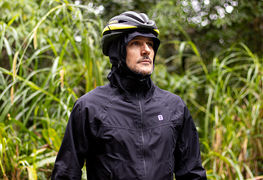 Jaqueta impermeável para pedalar: o que conferir antes da chuva?