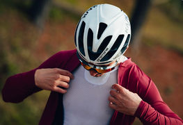Base layer para ciclismo: por que usar por baixo da jersey no frio?