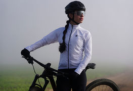 Jaqueta impermeável ou corta vento: qual usar no pedal e na chuva?