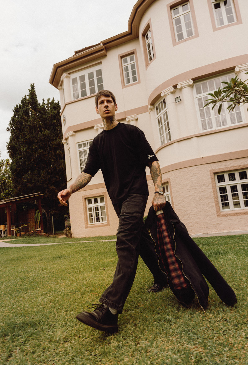 Calça Jeans Baggy Double Black Focca Hype em editorial