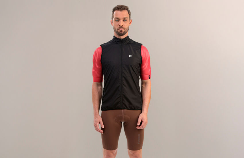 Banner Colete ciclismo: quando usar e como montar camadas com corta vento (Guia prático)
