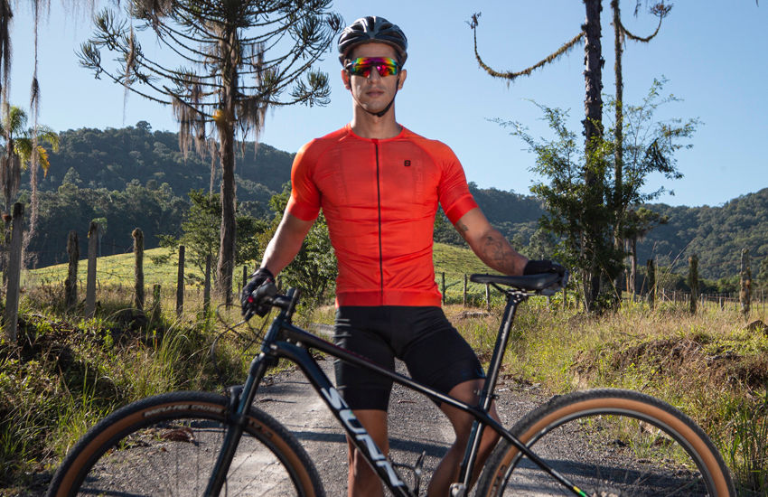 Os Inúmeros Benefícios de Usar uma Camisa de Ciclismo: Mais do que Apenas  Moda Esportiva - Blog - FURBO CYCLING