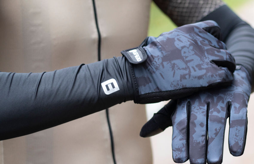 Banner Manguito Poliéster Plain: Essencial para Proteção Solar e Térmica