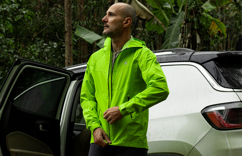 Banner Jaqueta Impermeável Accorto Verde Limão: proteção e estilo para ciclistas