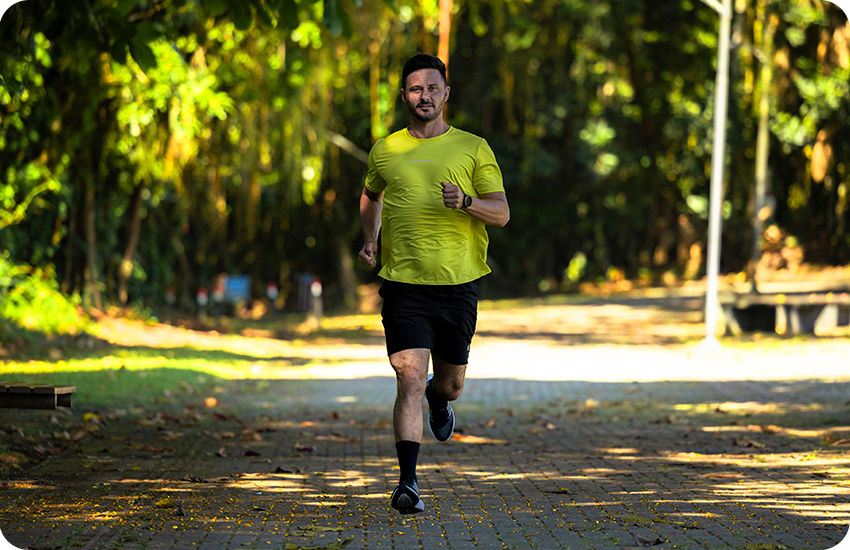 Banner Camiseta para corrida masculina: como escolher uma peça leve e respirável?