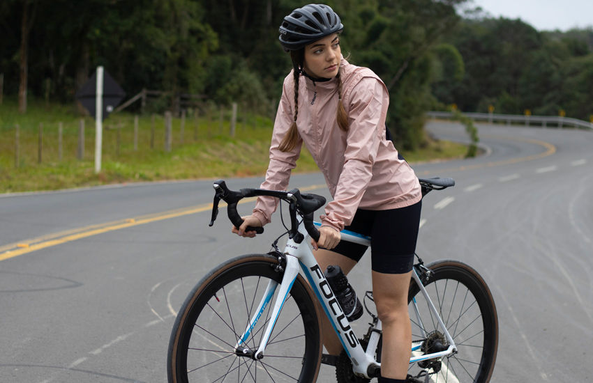 Banner Jaqueta Corta Vento Destacável Duetto Verano: Versatilidade e Proteção para Todos os Climas