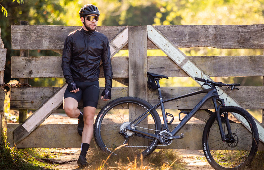 Banner Bermuda Montova Evo: Performance e Conforto para Ciclistas Exigentes