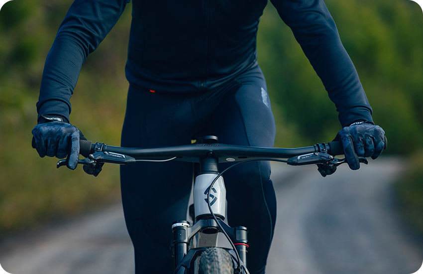 Banner Pedal no frio: como montar camadas com base layer, jersey e corta vento?