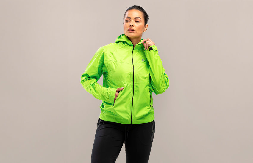 Banner Corta vento impermeável: existe diferença entre bloquear vento e segurar chuva?