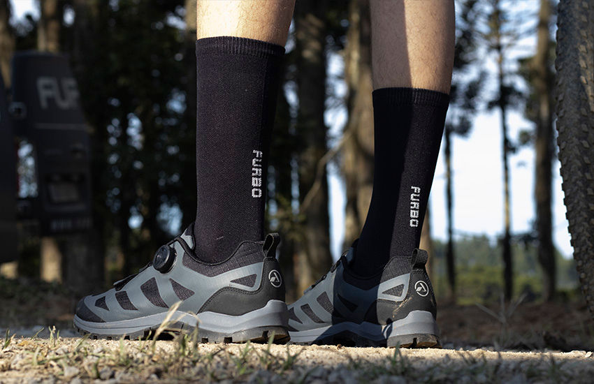 Banner Meia ciclismo: como evitar bolhas e melhorar conforto no pedal (poliamida, compressão e altura)