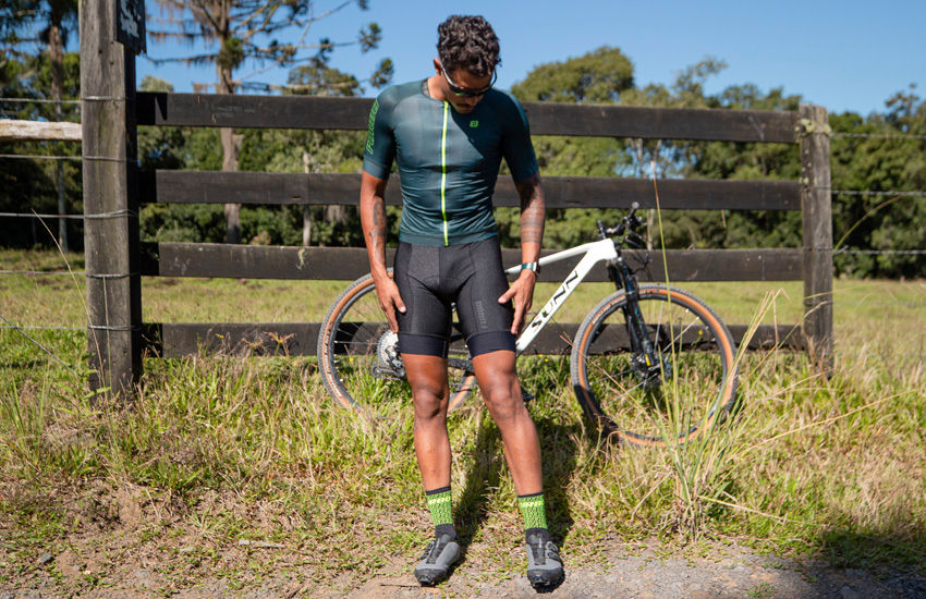 Banner Bretelle Easy Pro Carbon Masculino: Inovação e Conforto para o Ciclista