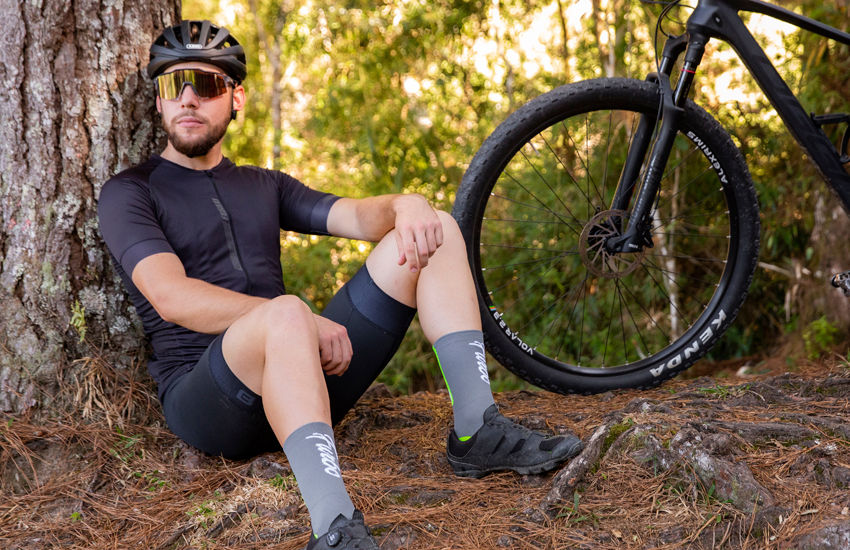 Banner Camisas de Ciclismo com Modelagem Slim: Conforto, Desempenho e Estilo nas Trilhas e Estradas