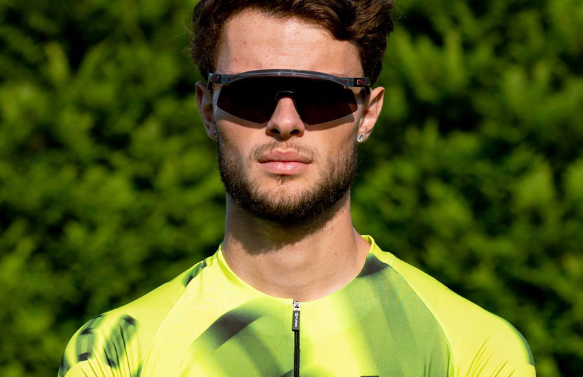 Banner Óculos de ciclismo: 4 recursos essenciais que protegem seus olhos e melhoram a visão