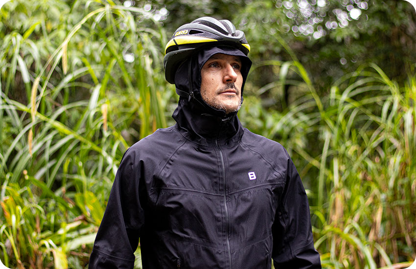 Banner Jaqueta impermeável para pedalar: o que conferir antes da chuva?