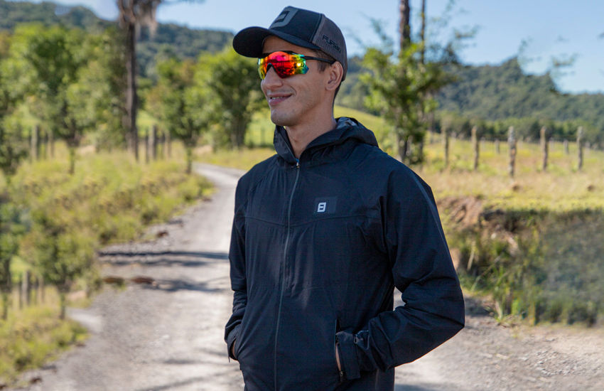 Banner Descubra a Jaqueta Impermeável Accorto Preta: Seu Aliado Contra a Chuva