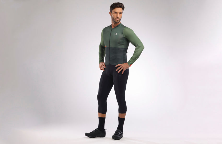 Banner Jersey Masculina Invicta Verde: Estilo e Eficiência para Seus Pedais