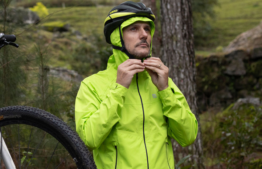 Banner Inovação em Proteção: Jaqueta Impermeável Accorto Verde