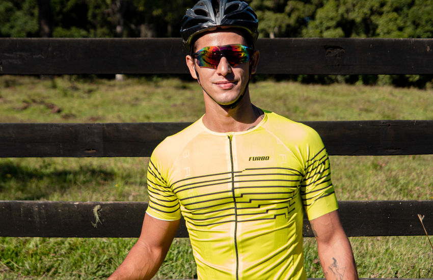 Banner Explorando os Benefícios da Camisa Manga Curta de Ciclismo: O Investimento Perfeito para o Seu Conforto e Desempenho