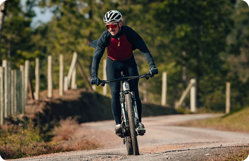 Banner Jaqueta corta vento masculina: como escolher uma peça leve para pedal e corrida?